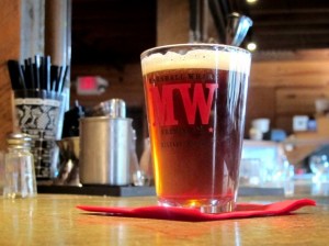 seaweed-beer-1-aae933d8475943bdd4d7d874763abcf25c2d9990-s40-c85-620x464